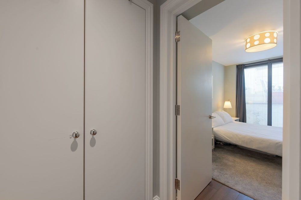 Attractive Apartment With Private Patio in Fashionable Fulham by Underthedoormat Apartment (2 Bedrooms) 10