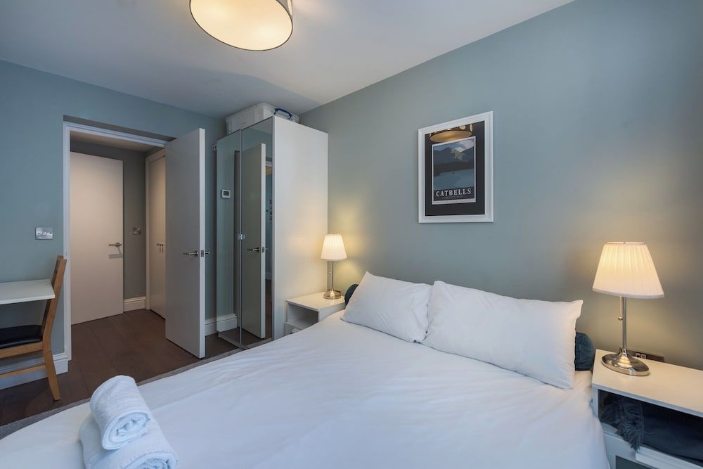 undefined Attractive Apartment With Private Patio in Fashionable Fulham by Underthedoormat 9