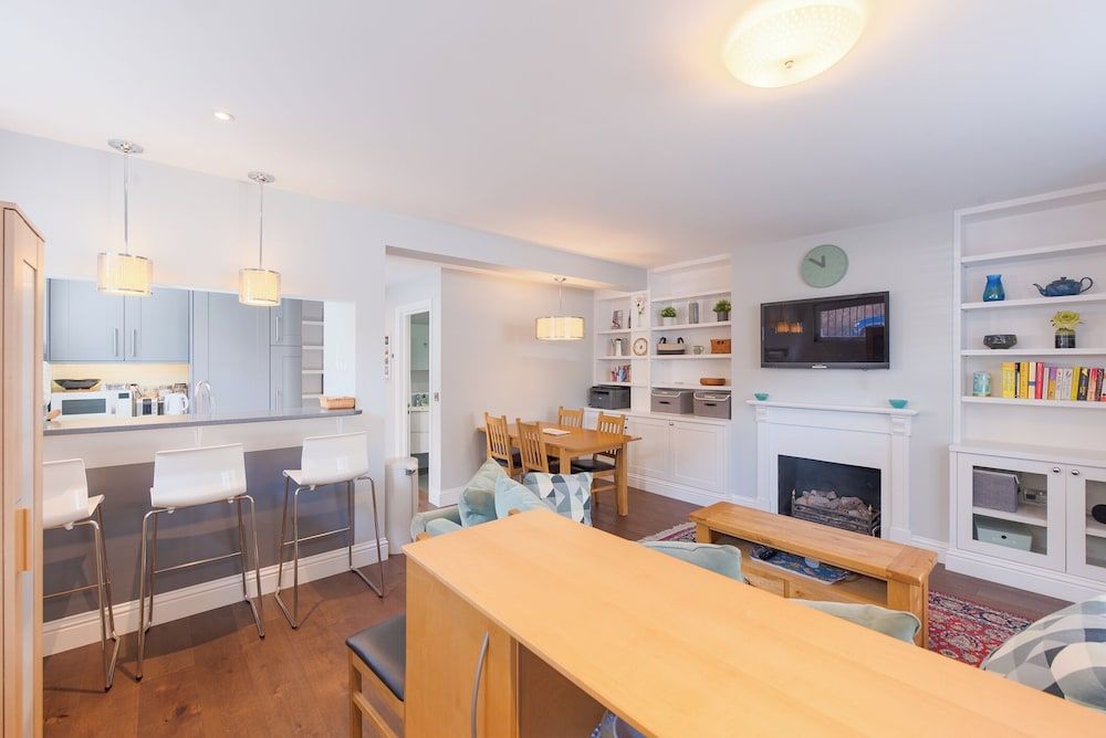 undefined Attractive Apartment With Private Patio in Fashionable Fulham by Underthedoormat 7
