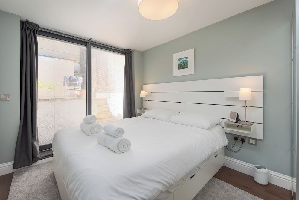 undefined Attractive Apartment With Private Patio in Fashionable Fulham by Underthedoormat 8