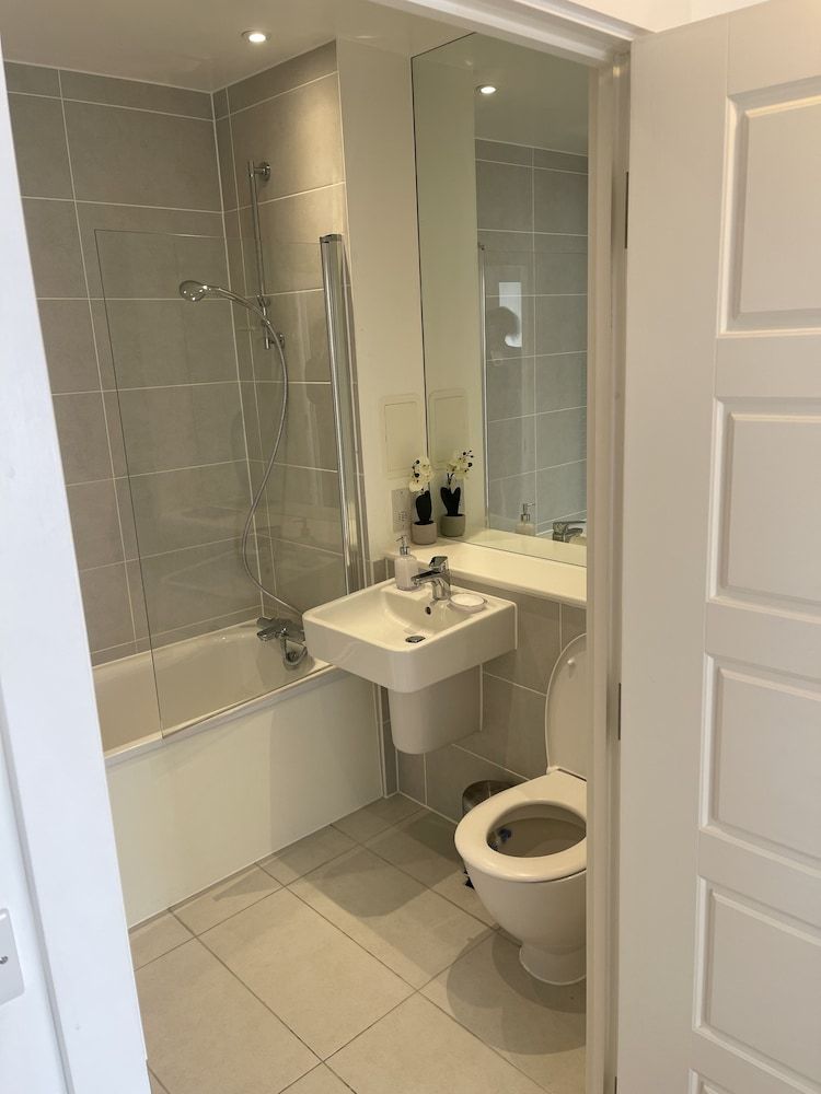 undefined Beautiful 2-bed Apartment in London 6