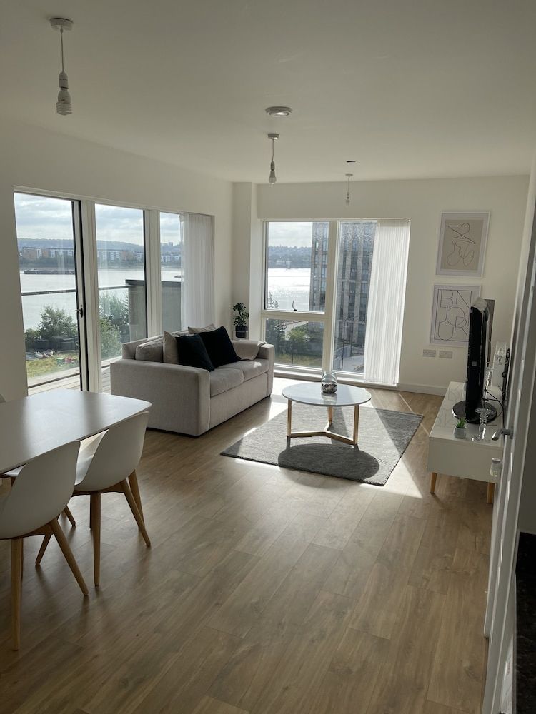 undefined Beautiful 2-bed Apartment in London 10