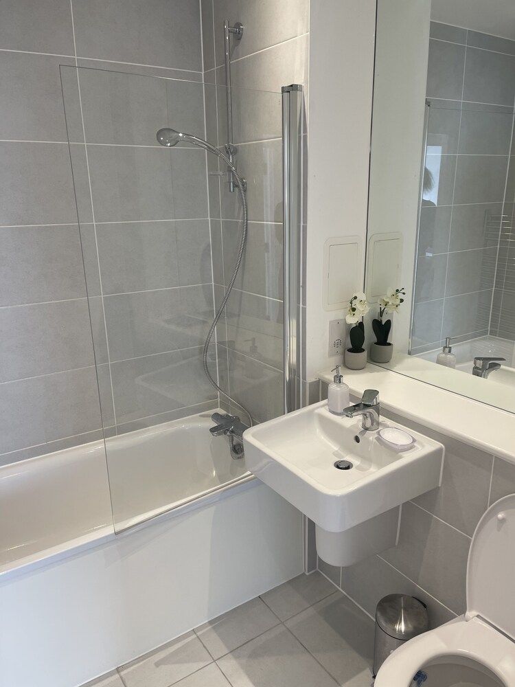 undefined Beautiful 2-bed Apartment in London 8