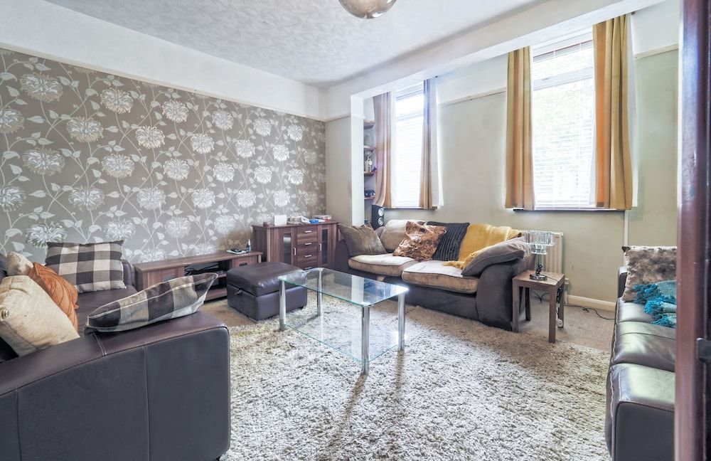 undefined Stunning Riverside 1-bed Apartment in North London 6