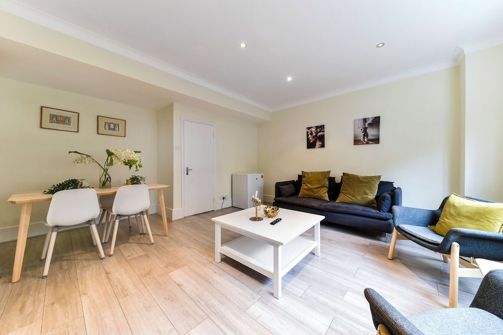 South Kensington Townhouse Comfort Apartment 9