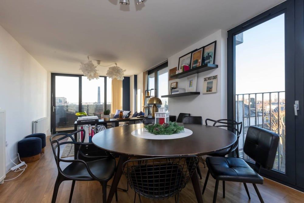 undefined Stylish 2 Bedroom Flat in Canada Water 3