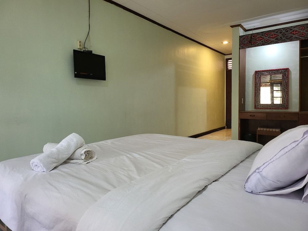 Deluxe Double Room, 1 Queen Bed, Private Bathroom, Lake View
