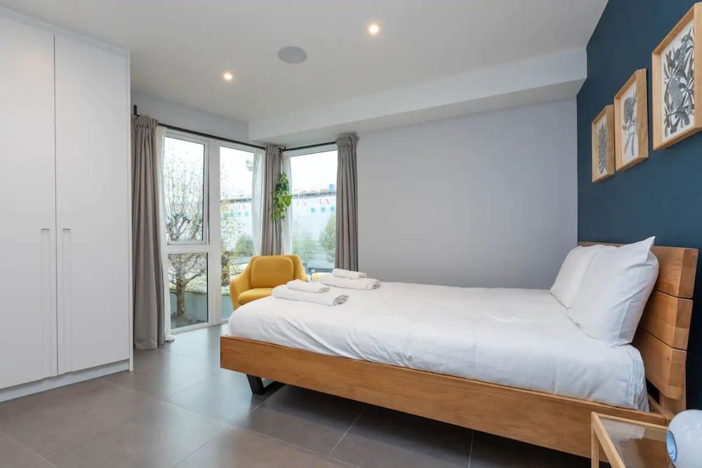 undefined Modern Family Friendly 2 Bedroom Flat in Hackney Wick 4