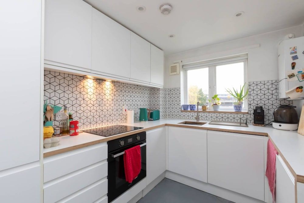 undefined Stylish and Light 1 Bedroom Flat Near Victoria Park 9