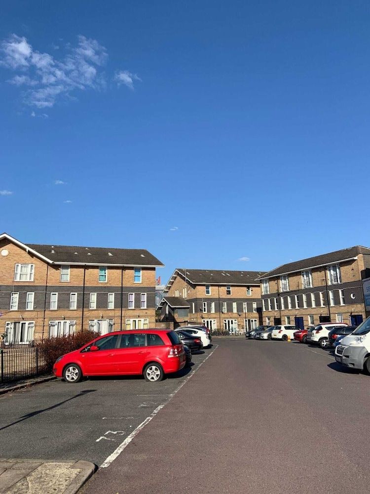 Tranquil 1 Bedroom Apartment With River View