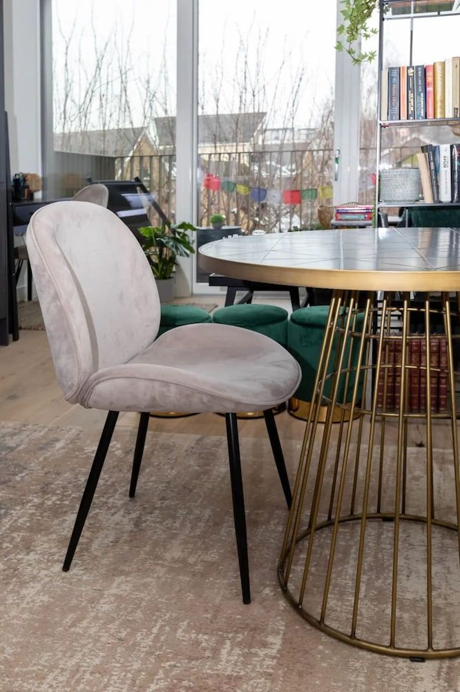 undefined Tranquil & Stylish 1 Bedroom Flat With Private Balcony