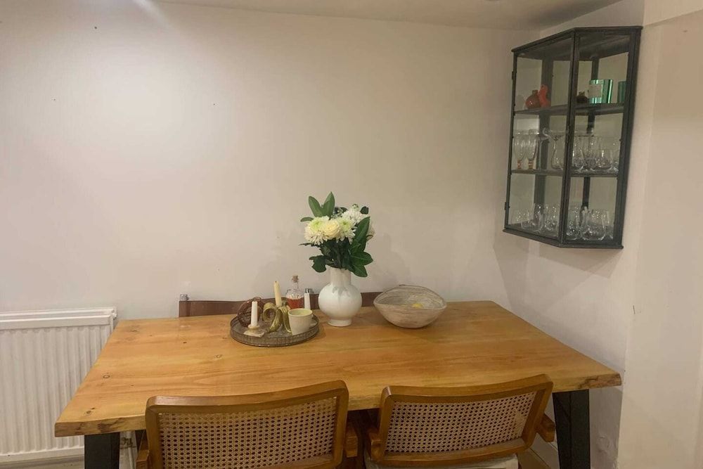 undefined Stylish and Modern 1 Bedroom Flat Near East Dulwich