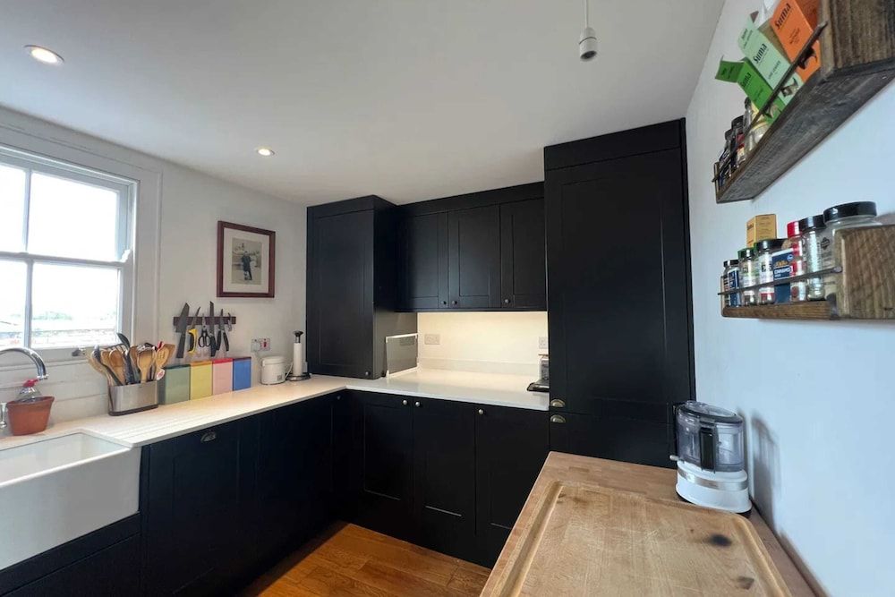 undefined Bright 1 Bedroom Apartment in Hackney Near Colombia Road 5