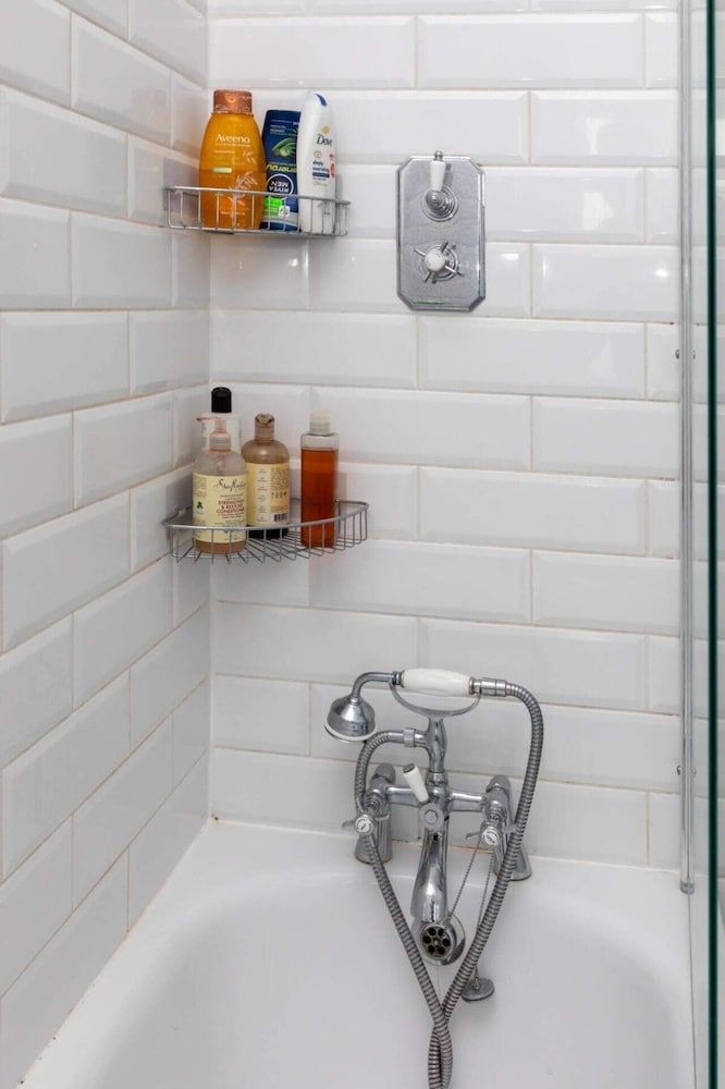 undefined Bright 1 Bedroom Apartment in Hackney Near Colombia Road 10