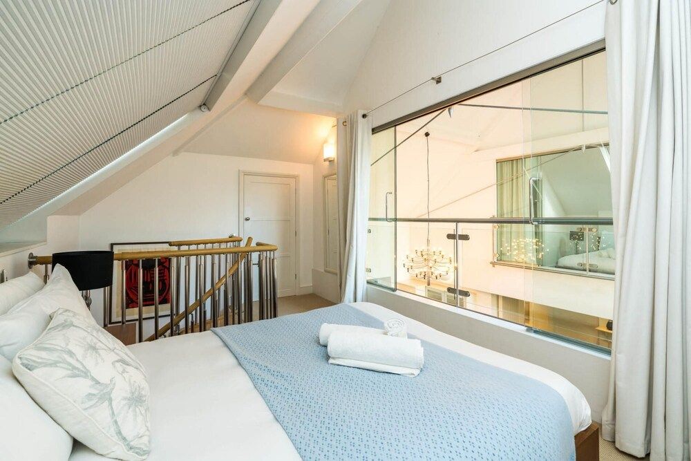 undefined Unique 2 Bedroom Converted Artist's Studio 7