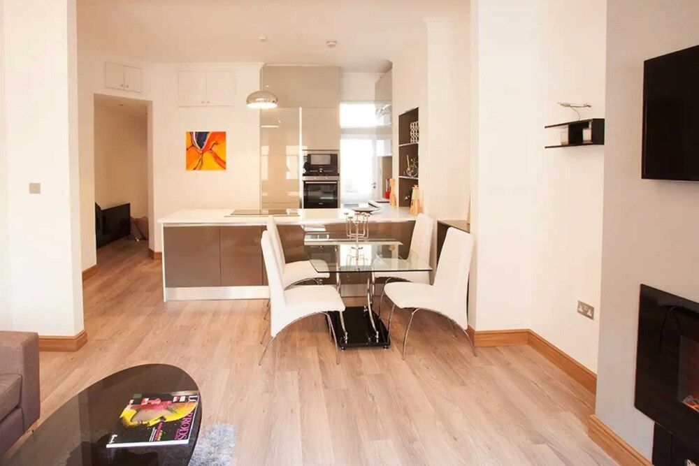 undefined Impressive 2 Bedroom Luxury Flat in Chelsea 7