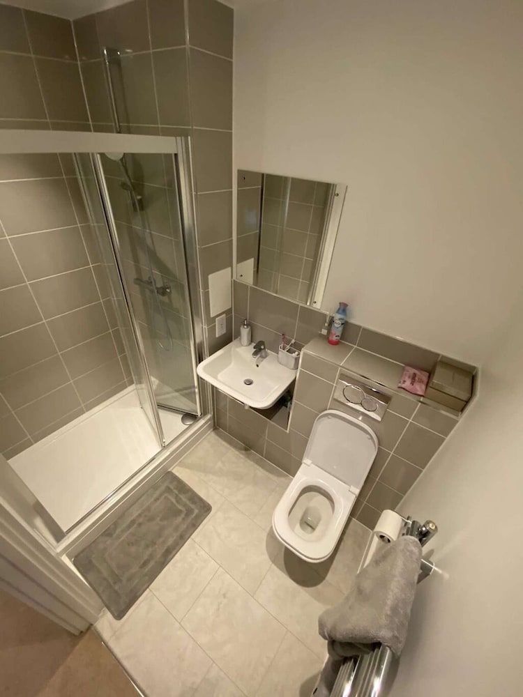 undefined 1BD Lovely & High End Apartment London 6