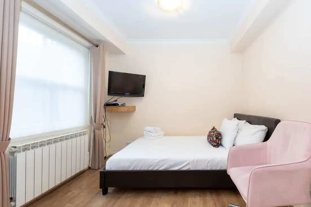 undefined Cozy Central Studio Apartment in Chelsea 6