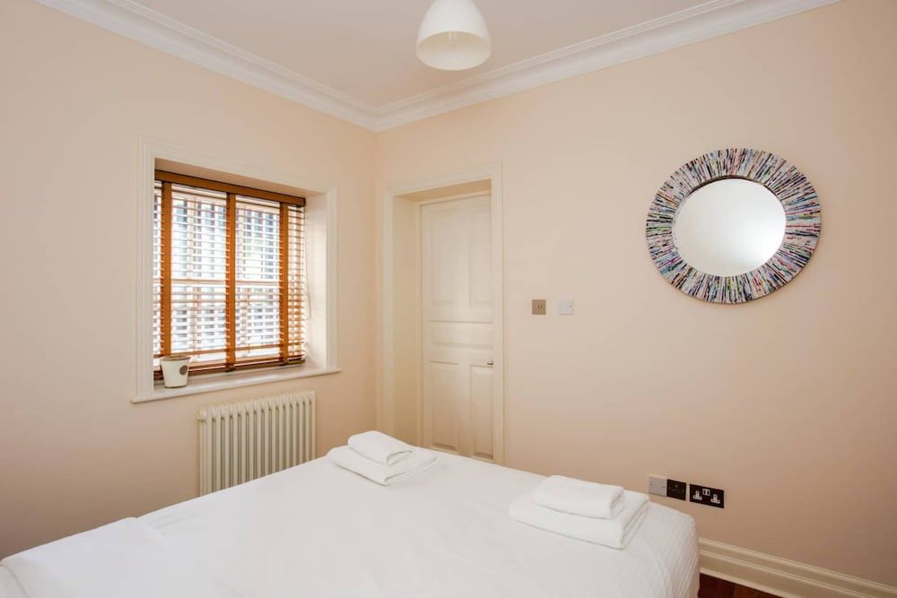 undefined Luxury 2 Bedroom Apartment in London Bridge 9