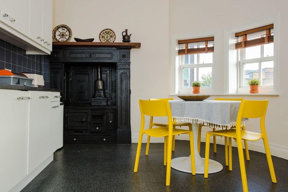 undefined Luxury 2 Bedroom Apartment in London Bridge 2