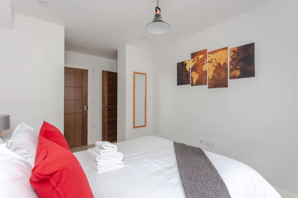 undefined Spacious and Modern Apartment in Pimlico 9