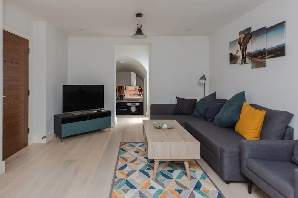 undefined Spacious and Modern Apartment in Pimlico 2