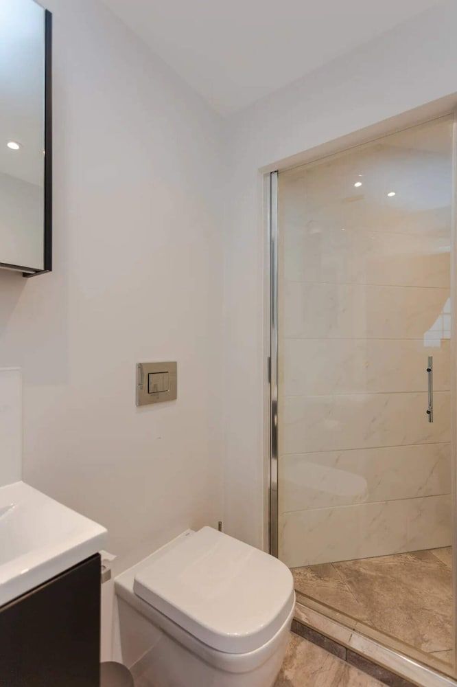 Spacious and Modern Apartment in Pimlico Basic Apartment, Multiple Beds 18