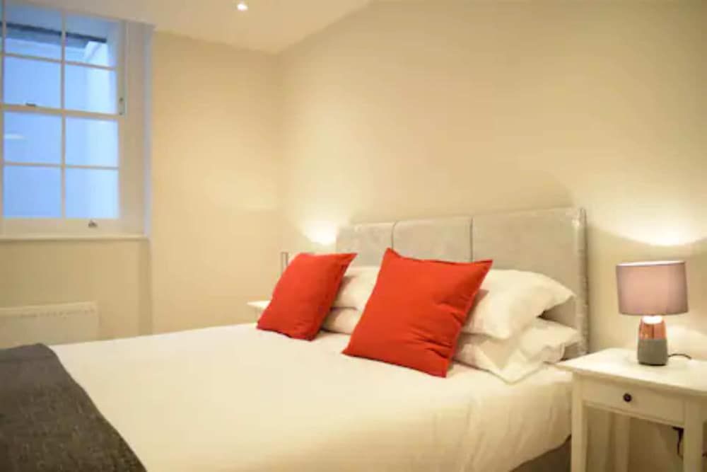 undefined Spacious and Modern Apartment in Pimlico