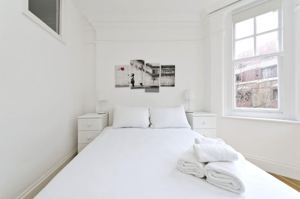 undefined Delightful Apartment in the Heart of Westminster by Underthedoormat 5