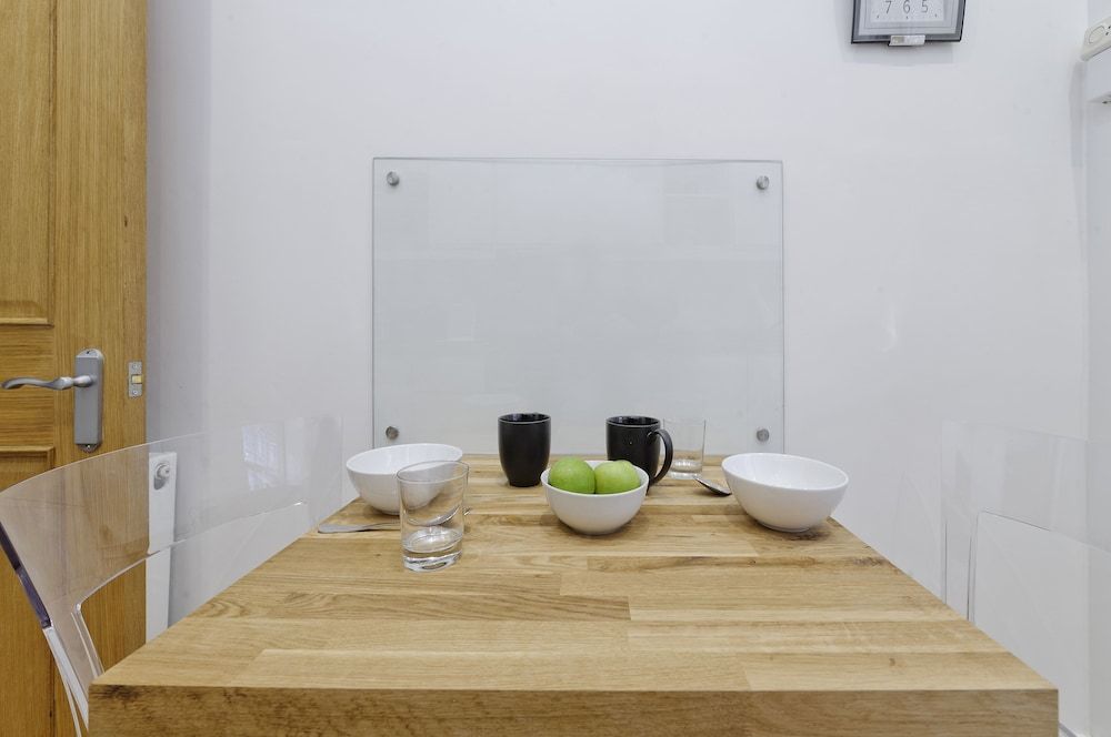 undefined Delightful Apartment in the Heart of Westminster by Underthedoormat 9