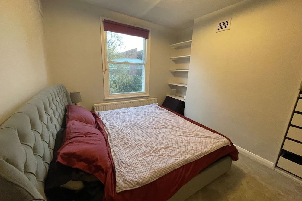 undefined Stylish and Spacious 1 Bedroom Flat 2