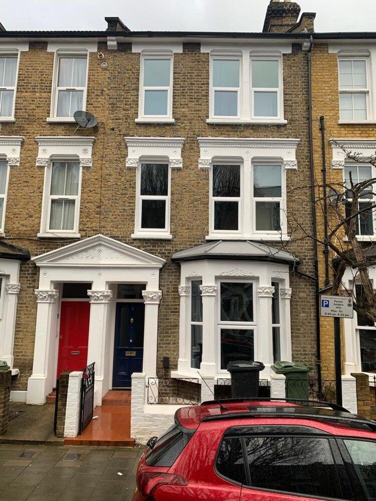 undefined Beautiful 1-bed Studio in London 3