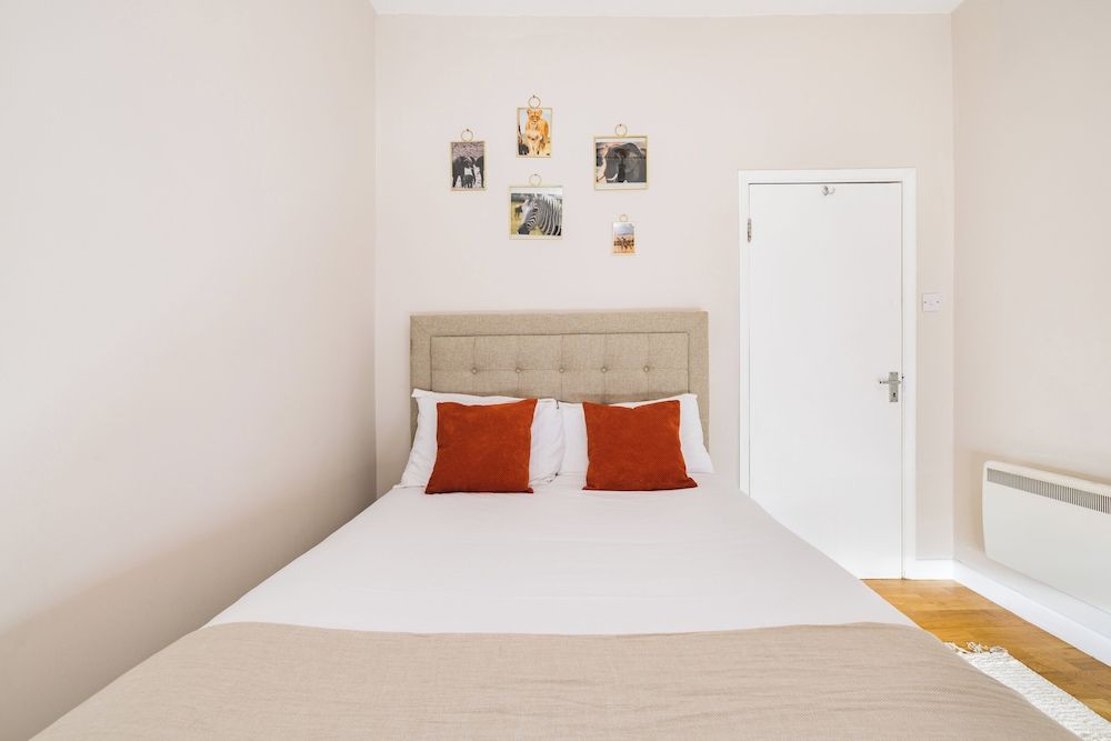 undefined Beautiful Euston I 9