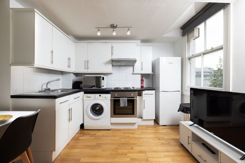 undefined Beautiful Euston I 3