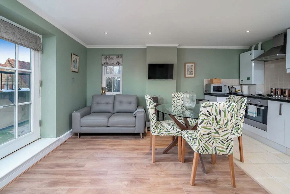 undefined Designer 1 Bed Flat Barons Court Sleeps 4, Balcony 10