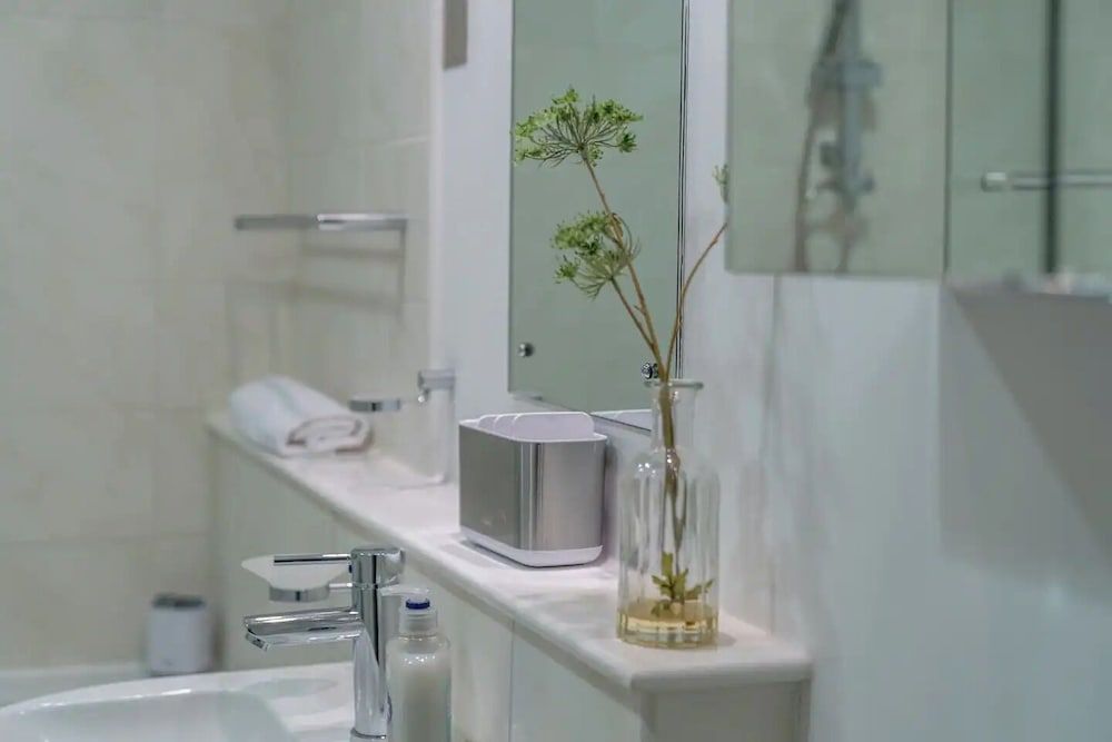 undefined Designer 1 Bed Flat Barons Court Sleeps 4, Balcony 9