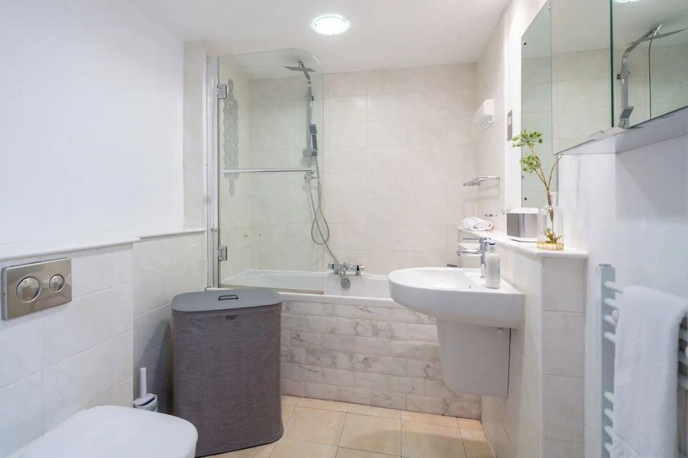 undefined Designer 1 Bed Flat Barons Court Sleeps 4, Balcony 8