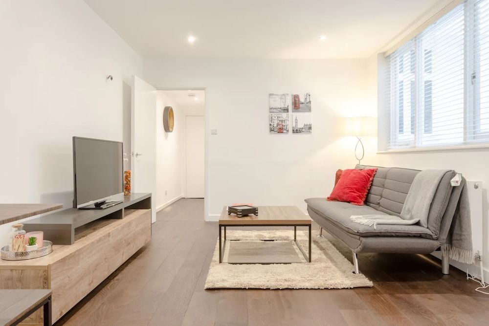 undefined Modern Flat in the Heart of West London 2