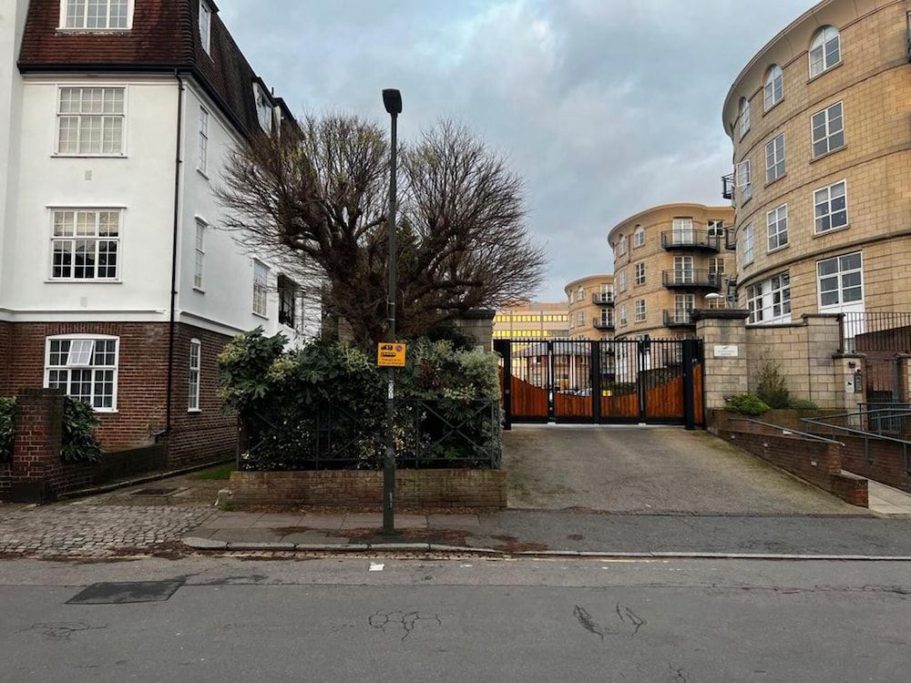 undefined Beautiful 1-bed Apartment in Wimbledon- London 6