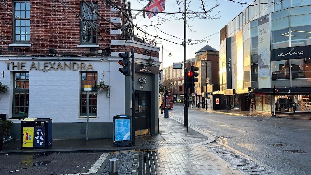 undefined Beautiful 1-bed Apartment in Wimbledon- London 2