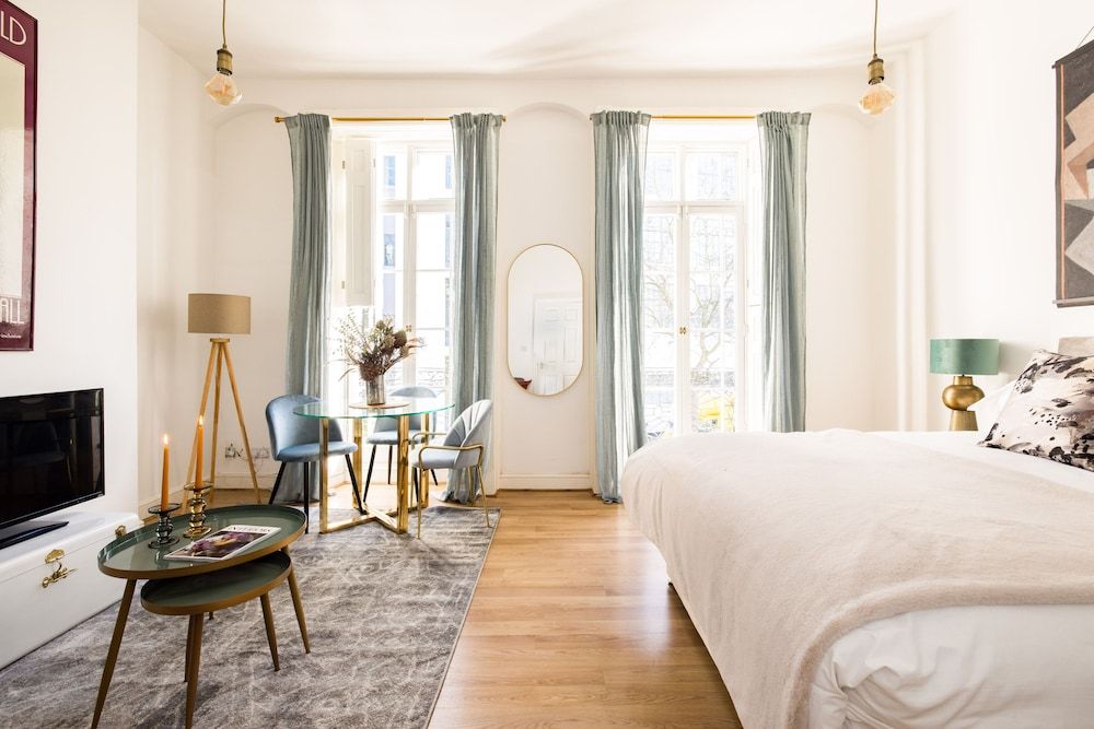 Mornington Crescent Apartments Deluxe Studio 3