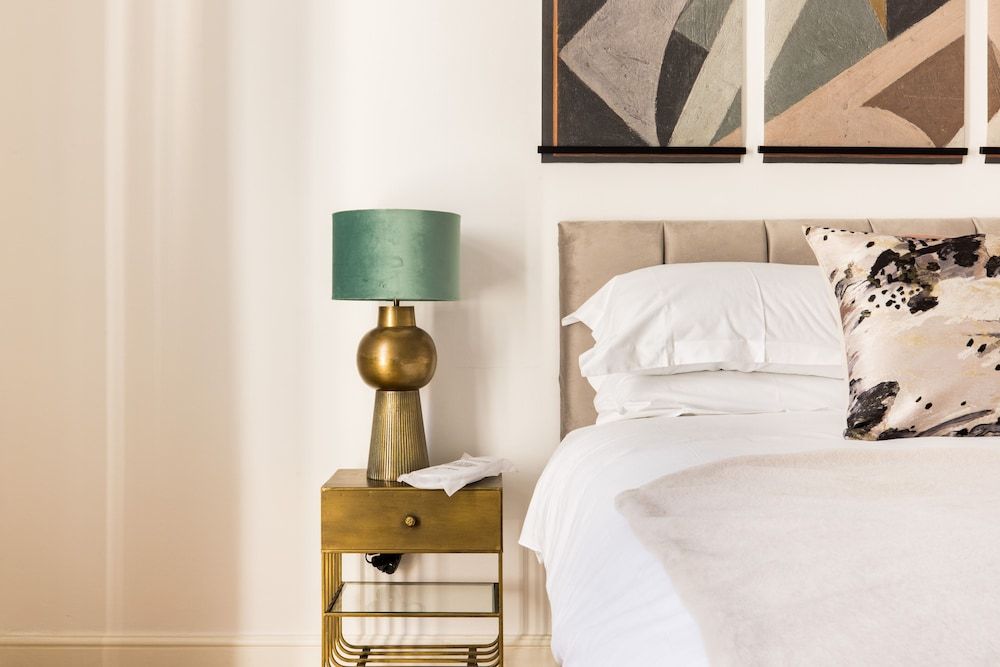 Mornington Crescent Apartments Deluxe Studio 2