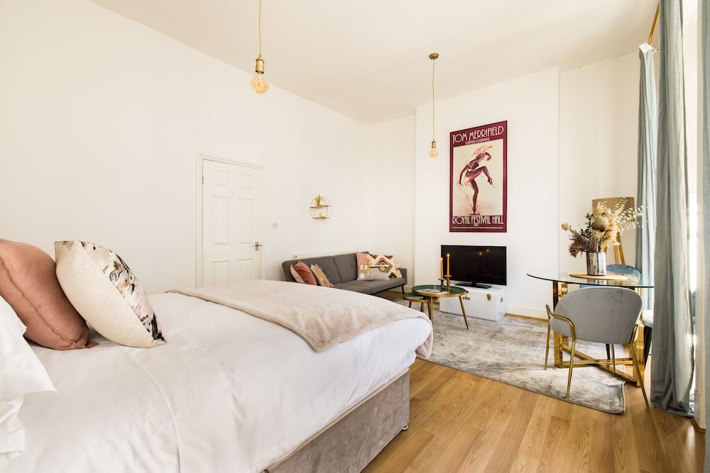 Mornington Crescent Apartments Deluxe Studio 4