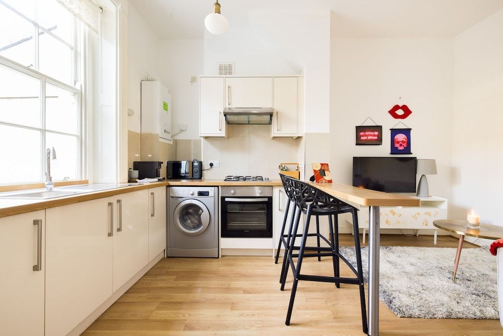 Mornington Crescent Apartments Deluxe Apartment 13