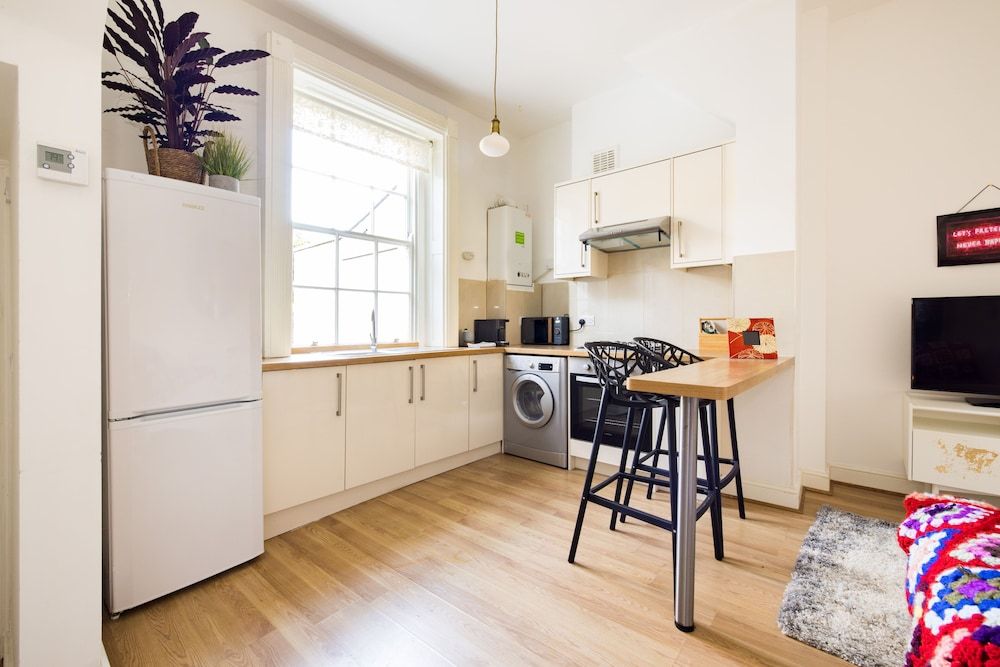 Mornington Crescent Apartments Deluxe Apartment 12