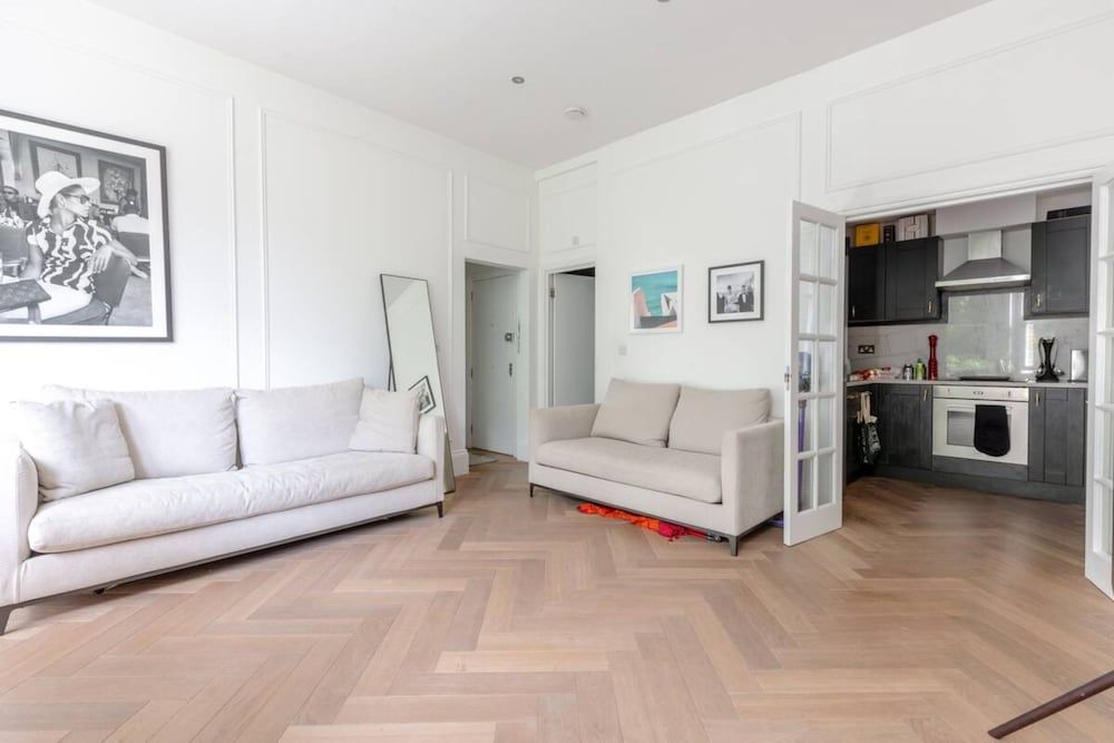 undefined Spacious 1 Bedroom Apartment Near Primrose Hill 5