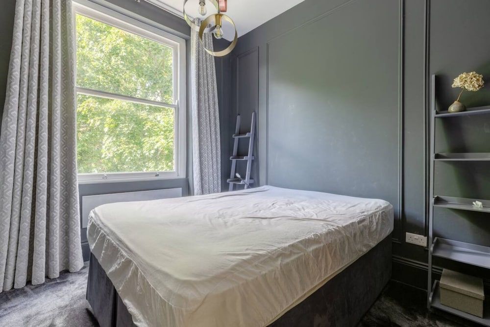 undefined Spacious 1 Bedroom Apartment Near Primrose Hill