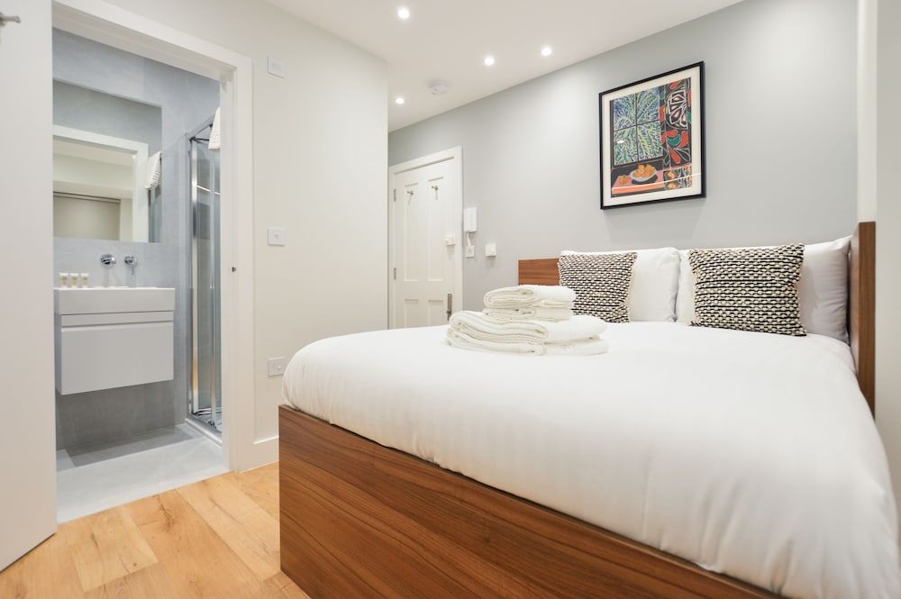 Leinster Square Serviced Apartments by Concept Apartments Small Lower Ground Floor Studio 2