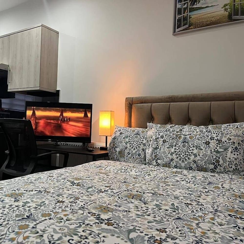 undefined Entire Studio apartment - London 7