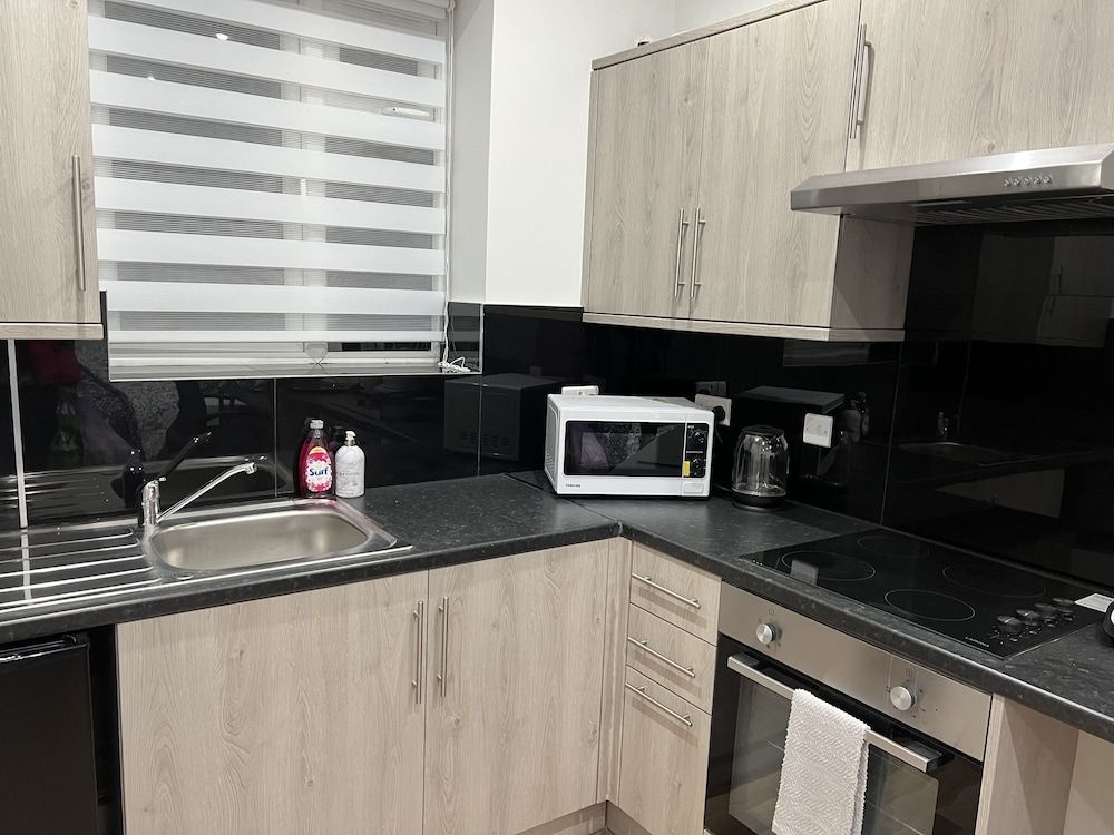 undefined Entire Studio apartment - London 9